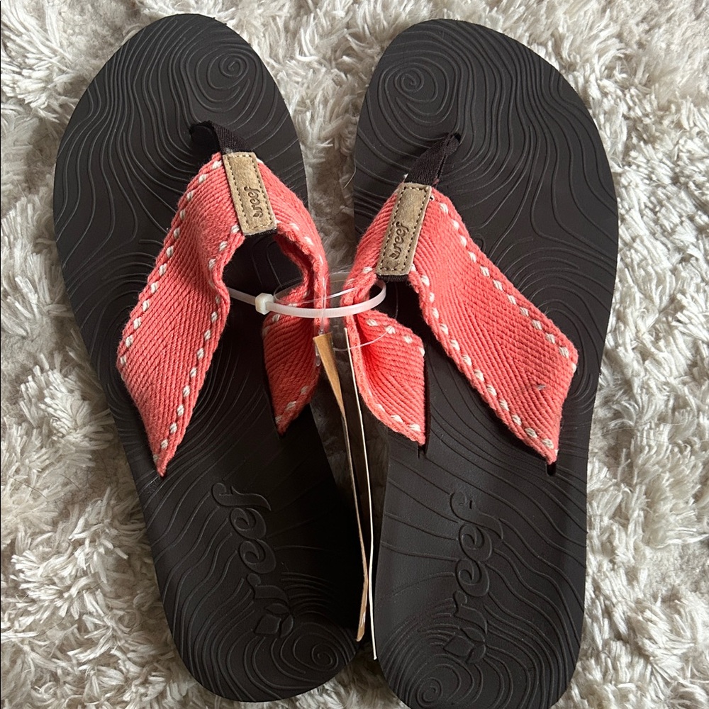 Reef Women's Zen Wonder  Coral Fabric Flip Flops